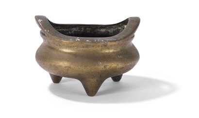 Brûle-parfum tripode en bronze

Chine, XXème...