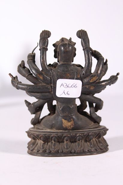Statuette d'Avalokitesvara en bronze 

Chine,...