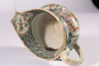 Saucière en porcelaine de Canton 

Chine,...
