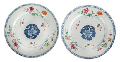 Dix assiettes en porcelaine famille rose

Chine,...