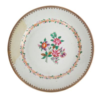 Dix assiettes en porcelaine famille rose

Chine,...