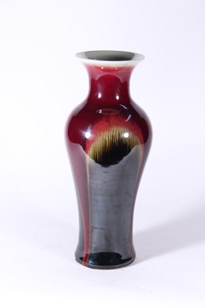 Vase en porcelaine flammée

Chine, XXème...