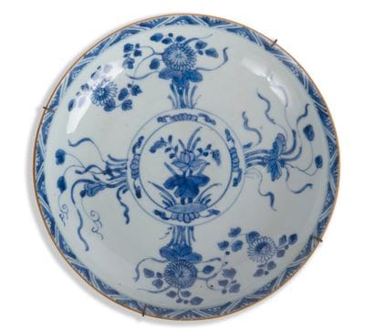 Six assiettes en porcelaine bleu blanc 

Chine,...