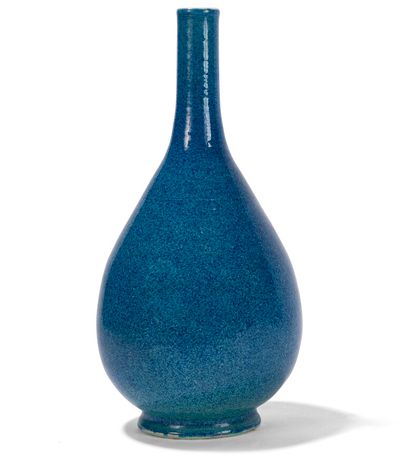 Vase en porcelaine monochrome bleu 