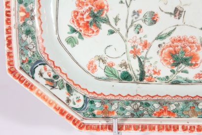 Plat octogonal en porcelaine famille verte

Chine,...