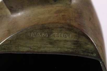 NAM THAI (XXème siècle)

Buste de femme en...