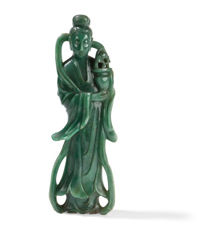 Statuette de femme en pierre dure verte sculptée

Chine,...