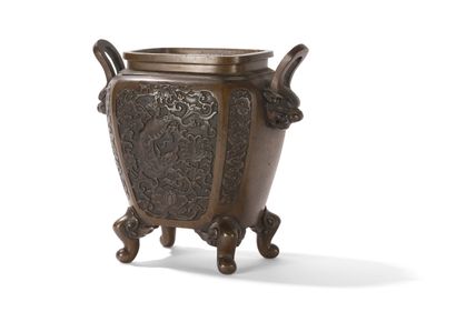 Petit brûle-parfum tétrapode en bronze

Japon,...