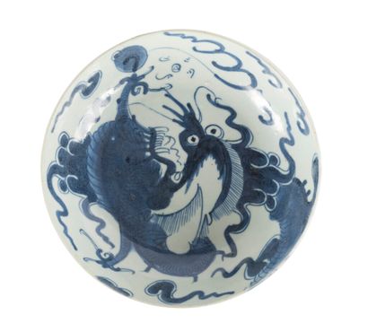 Deux assiettes creuses en porcelaine bleu...