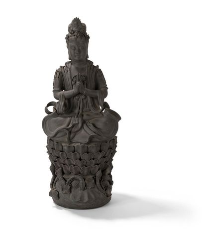 Statue de guanyin en grès noir

Chine, XXème...