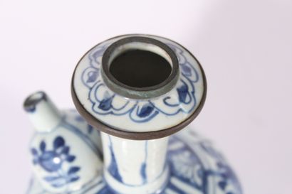 Kendi en porcelaine bleu blanc

Chine, dynastie...