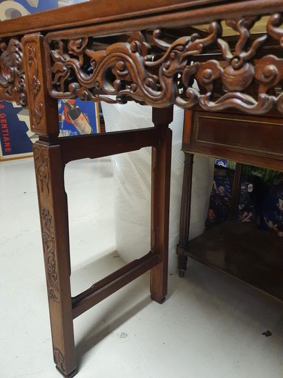 Table console en bois et porcelaine

Chine,...