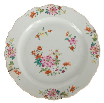 Dix assiettes en porcelaine famille rose

Chine,...