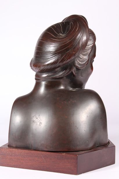 Buste de femme en bronze patiné

Vietnam,...