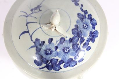 Pot couvert en porcelaine bleu blanc

Chine,...