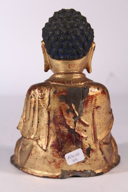 Statuette de Bouddha en bronze laqué or

Chine,...