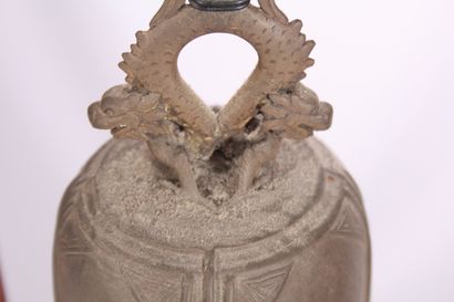 Cloche à battant en bronze 

Asie du Sud-Est,...