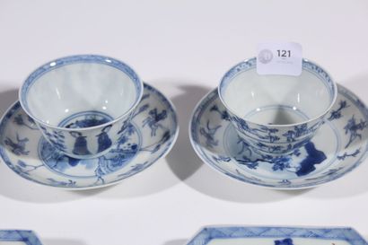 Quatre coupes et quatre soucoupes en porcelaine...
