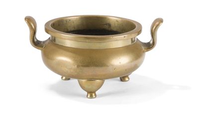 Petit brûle parfum tripode en bronze 
Chine
La...