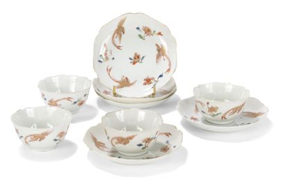 Trois tasses et cinq soucoupes 
Chine, fin...