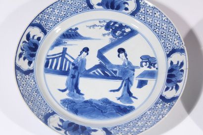 Quatre assiettes en porcelaine bleu blanc
Chine,...