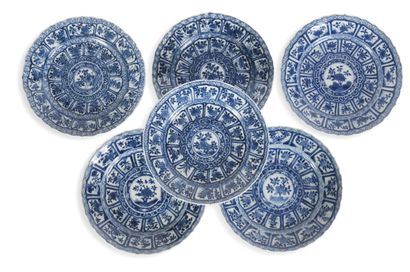 Six assiettes en porcelaine bleu blanc
Chine,...