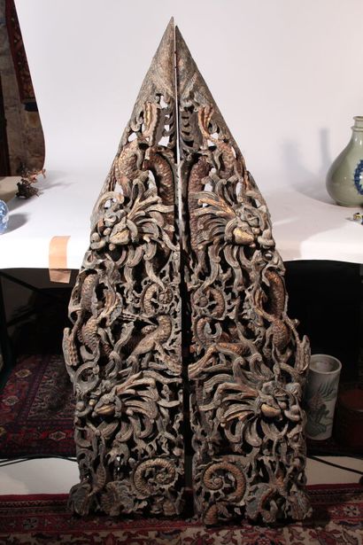Two architectural elements in polychrome...
