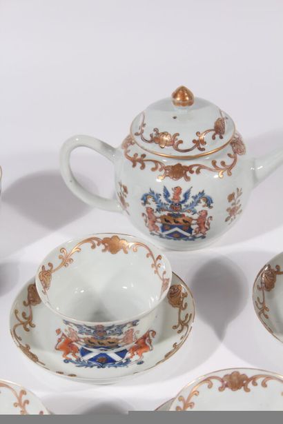 Service à thé en porcelaine armoriée
Chine,...