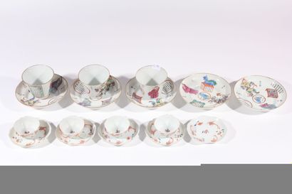 Trois tasses et cinq soucoupes 
Chine, fin...