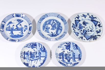 Quatre assiettes en porcelaine bleu blanc
Chine,...