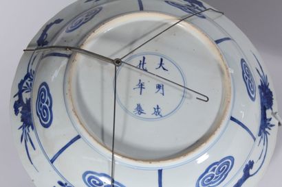 Deux plats creux en porcelaine bleu blanc
Chine,...