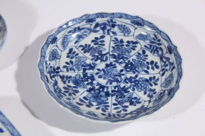 Quatre coupes et quatre soucoupes en porcelaine...