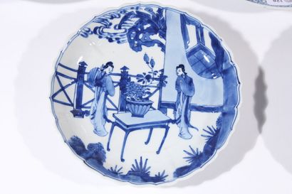 Quatre assiettes en porcelaine bleu blanc
Chine,...