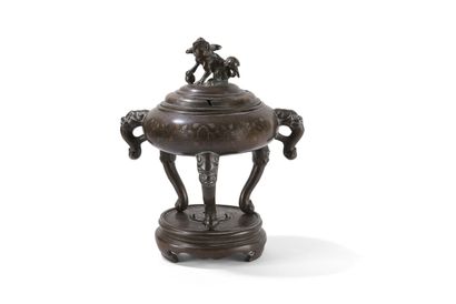 Brûle-parfum tripode couvert en bronze incrusté...