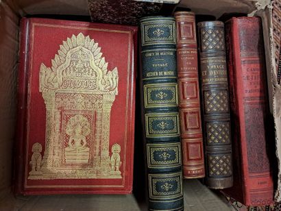 [TRAVEL]
A box of books on the theme of travel...