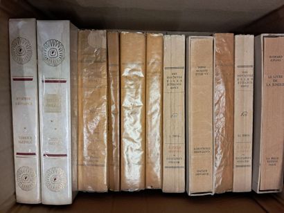 [VARIA LITTÉRATURE]
A box of about fifty...