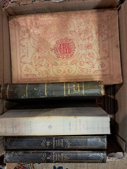 HISTORY
2 boxes containing 19th and 20th...