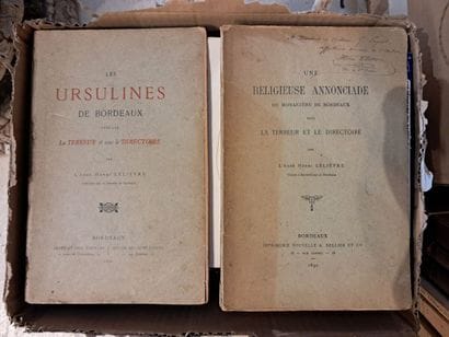 AQUITAINE
A box of bound and stapled works...
