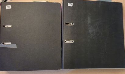 2 grands classeurs contenant + de 500 billets...