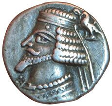 Phraates IV. Drachma. Ecbatane. A/ Diademed...