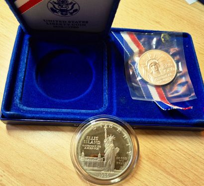 USA/France. Coffret contenant 1 Dollar Liberty...