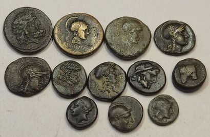 Lot of 12 bronzes: Mysia (Pergamon (10),...
