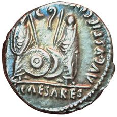 Augustus. 27 B.C. / 14. Denarius. R/ L.CAESARES...