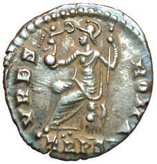 Gratien. 367-383. Silique. Trier. R/ VRBS...