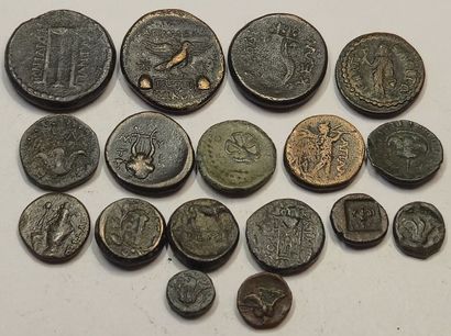 Lot of 17 bronzes: Lesbos (2), Caria (9),...