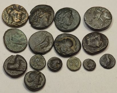 Lot of 15 bronzes: Troade (9), Eolide (6)....