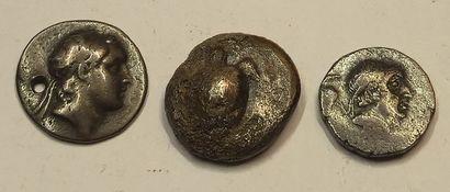 3 silver coins: Aegina Statere (10.38grs,...