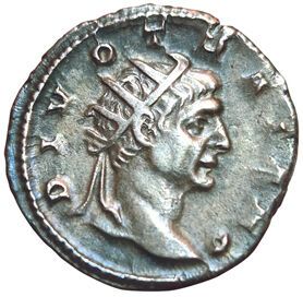 Trajan. Antoninian. DIVO TRAIANO. R/ CONSECRATIO....