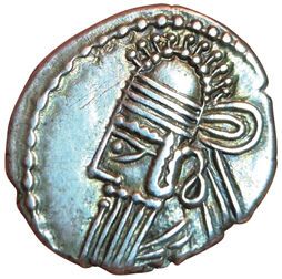 Vologese IV. Drachma. Ecbatane. A/ Bust of...