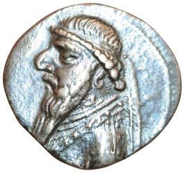 Mithradates II. Drachma. Rhagai. A/ Bust...